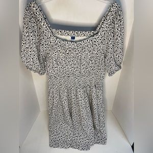 Old Navy Black and White Puffy Sleeved Dress